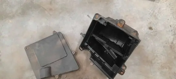 Renault Master III Fuse box cover 243128538R