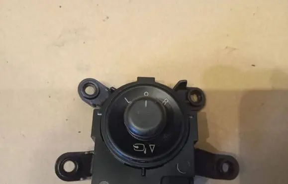 Chevrolet Orlando Wing mirror switch 13296440 1385