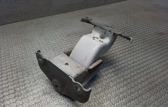 Opel Vivaro Rear door lower hinge