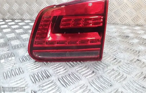 Tailgate rear/tail lights