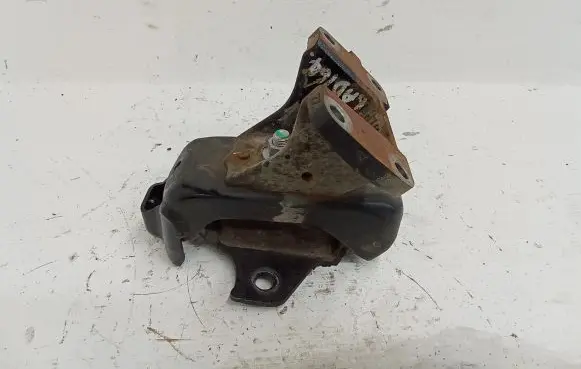 Toyota Hilux (AN120, AN130) Engine mount bracket