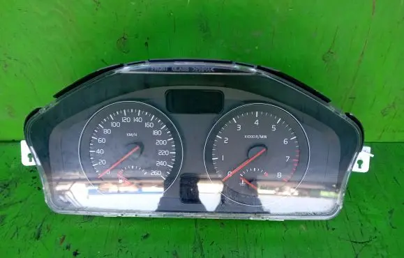 Volvo V50 Speedometer (instrument cluster)