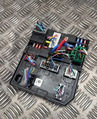 Nissan X-Trail T32 Fuse module 284B75NA0A 50NG12F04 2167929888