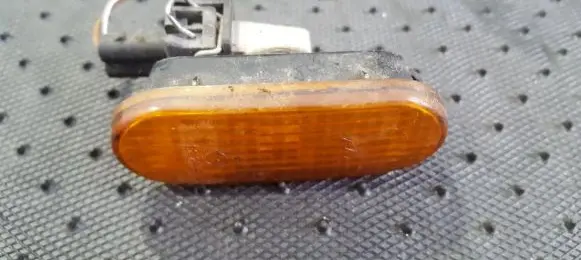 Front fender indicator light