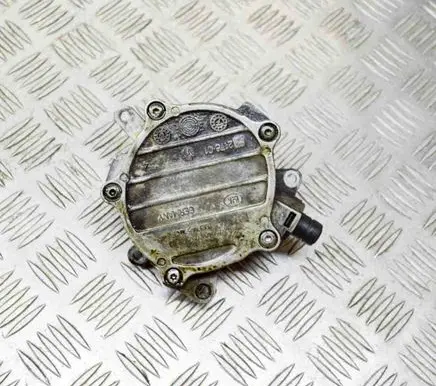 Volkswagen PASSAT B6 Vacuum pump 06D145100E