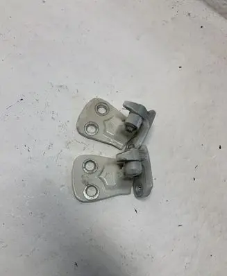 Land Rover Discovery 3 - LR3 Rear door hinge set 