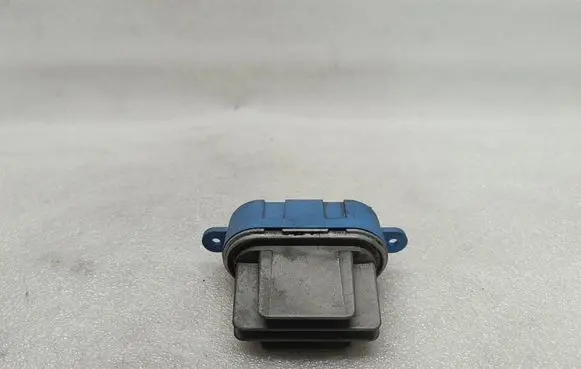 Volkswagen Touareg I Heater blower motor/fan resistor 7L0907521 908000410
