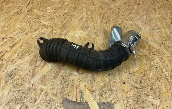 Suzuki Swift III Air intake hose/pipe