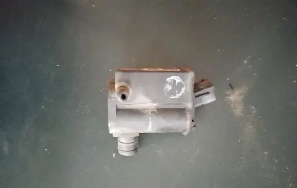 KIA Sorento Headlight washer pump 985103E000