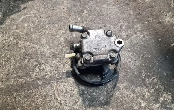 Mazda 3 I Power steering pump
