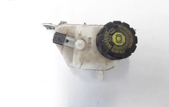 Brake fluid reservoir