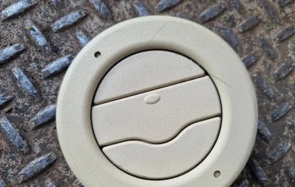 Cadillac Escalade Air vent grill in roof 15124269