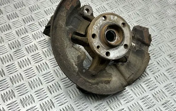 Front wheel hub spindle knuckle