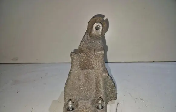 Mercedes-Benz E W212 Engine mounting bracket A6512233504