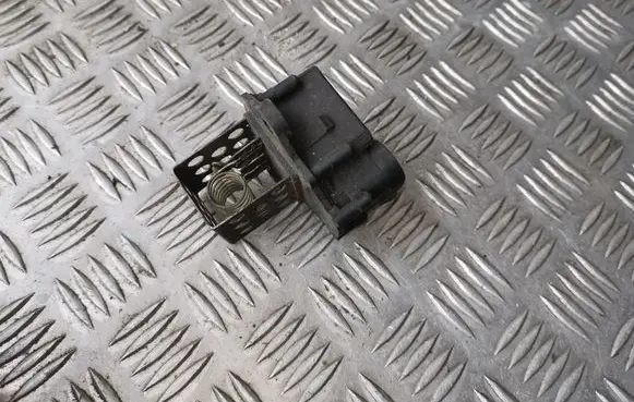 Coolant fan relay