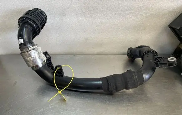Renault Trafic III (X82) Coolant pipe/hose 