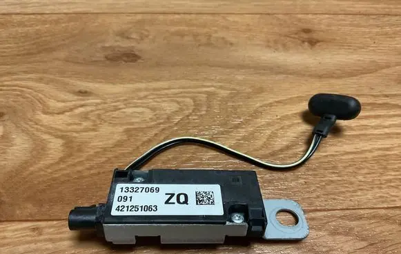Opel Insignia A Aerial antenna amplifier 13327069 421251063