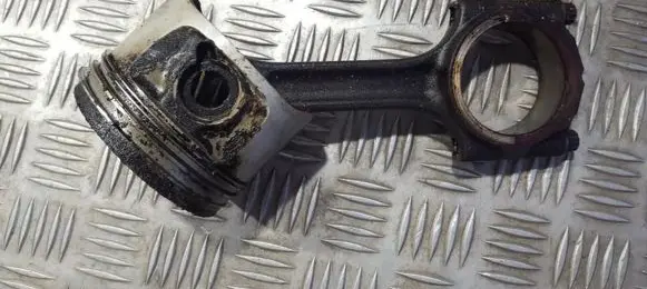 Volvo S40, V40 Piston with connecting rod