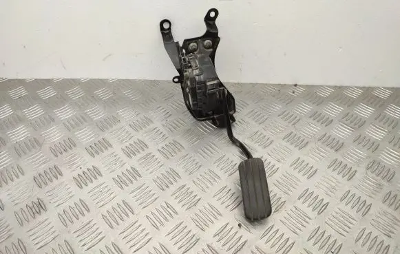 Opel Vivaro Accelerator throttle pedal 8200289176