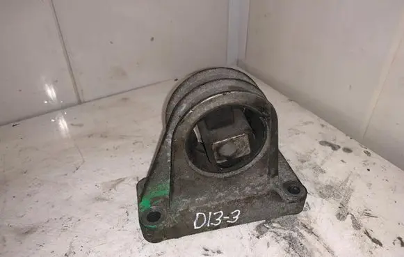 Volvo S60 Engine mount bracket 8683286 D133