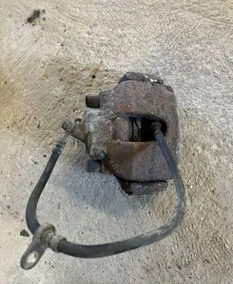 Toyota Avensis T220 Front brake caliper