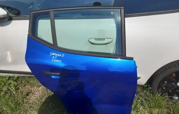 Dacia Sandero Rear door