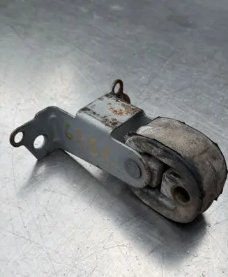 Audi A5 Sportback 8TA Muffler mount bracket/holder 8D0253147G