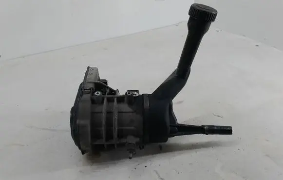 Citroen C4 I Picasso Power steering pump 9685051580