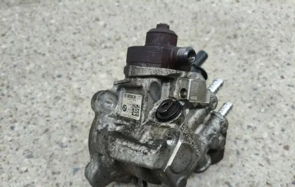 BMW 5 GT F07 Fuel injection high pressure pump 7823463 0445010634 140224