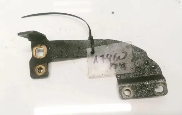 Mazda 626 Engine mounting bracket