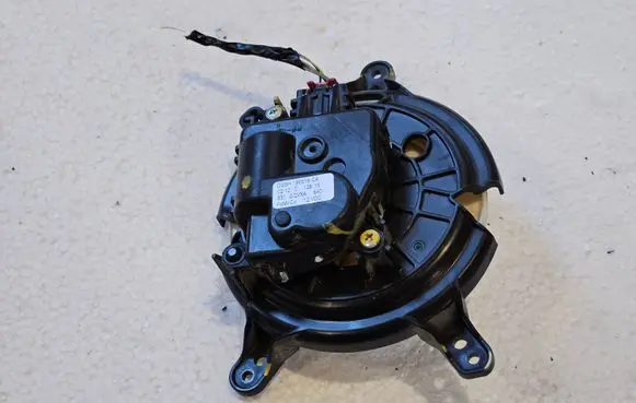 Ford Fusion II Air flap motor/actuator DG9H19E616CA