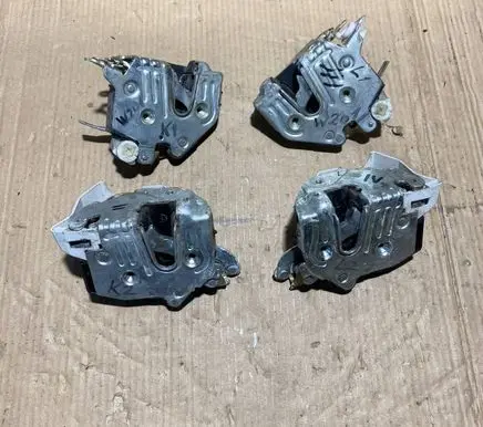 Mercedes-Benz 190 W201 Front door lock 