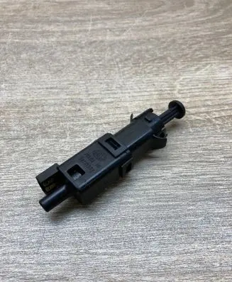 Volvo S70 V70 V70 XC Brake pedal sensor switch 9146505