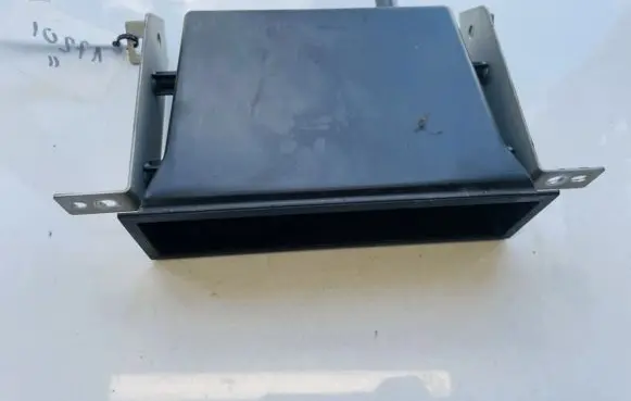 Nissan X-Trail T30 Glove box 6847535f00 g402-5671-100-11