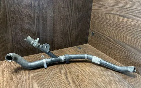Iveco Daily 6th gen Engine coolant pipe/hose 5801329084