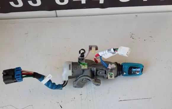Hyundai i30 Ignition lock FDZD02