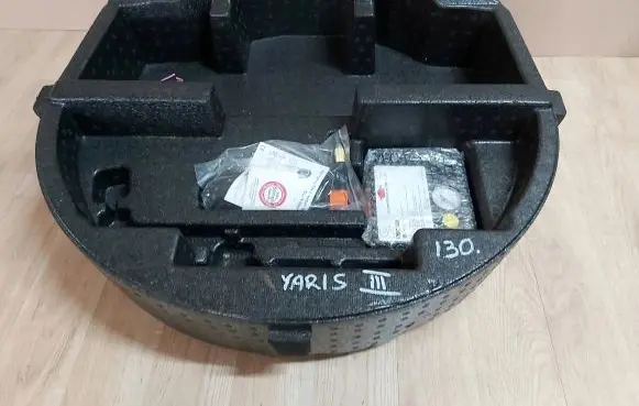 Toyota Yaris Parcel shelf