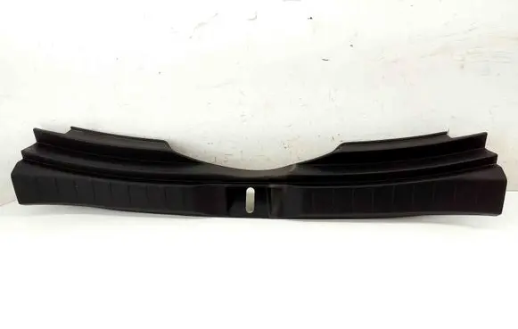 Trunk/boot sill cover protection
