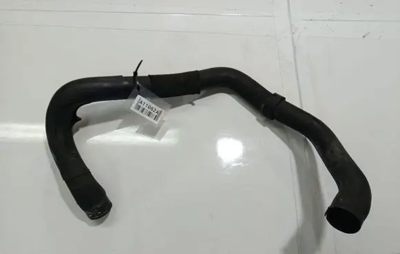 Volkswagen Touran I Engine coolant pipe/hose 