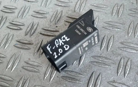 Jaguar F-Pace Glow plug pre-heat relay KX63189E2AA 20180817 0281003183