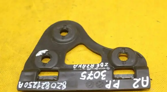 Audi A2 Front bumper mounting bracket 8Z0821250A