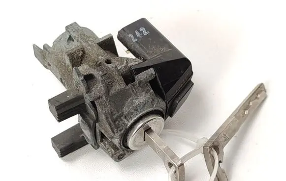Mercedes-Benz E W212 Front door lock (next to the handle) 15628206
