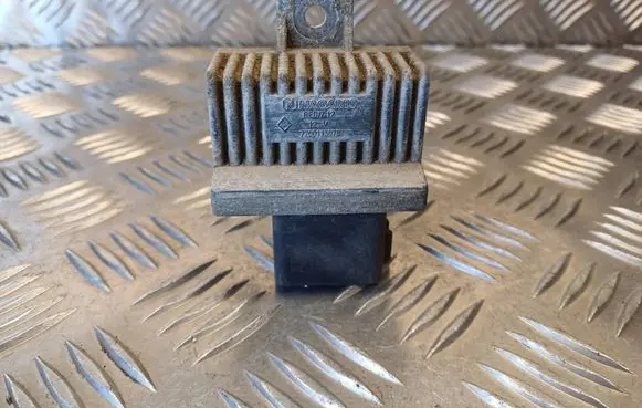 Renault Master II Glow plug pre-heat relay 7700115078