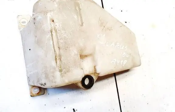 KIA Clarus Windshield washer fluid reservoir/tank