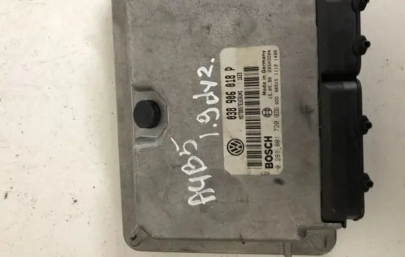 Audi A4 S4 B5 8D Engine control unit/module 038906018P 0281001720