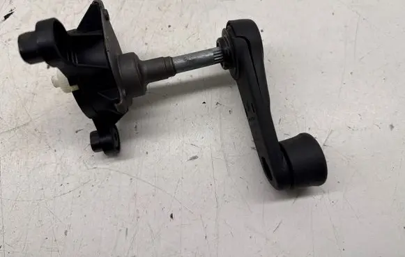 Audi A4 S4 B7 8E 8H Front door window winding handle 8Z0837581B