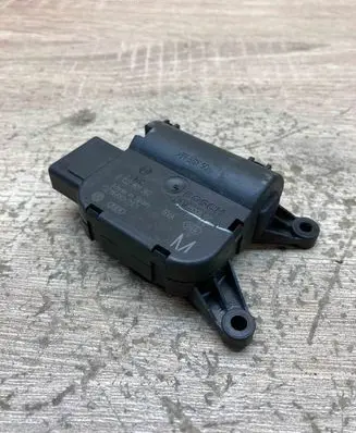 Volkswagen PASSAT CC Air flap motor/actuator 0132801362 11100502