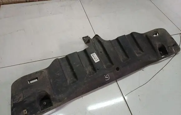 Volkswagen PASSAT B7 Engine splash shield/under tray 3C0501713