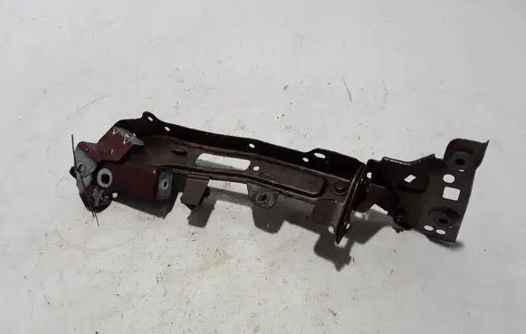 Audi A4 S4 B9 Fender mounting bracket 8W0821136C