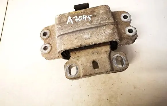 Volkswagen Touran I Engine mount bracket 1k0199555